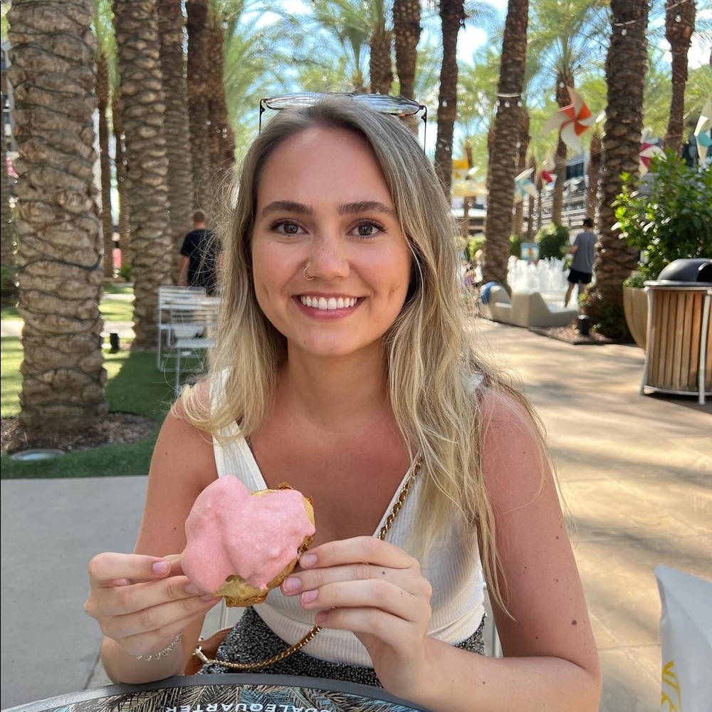 Meet your Posher, Hollie